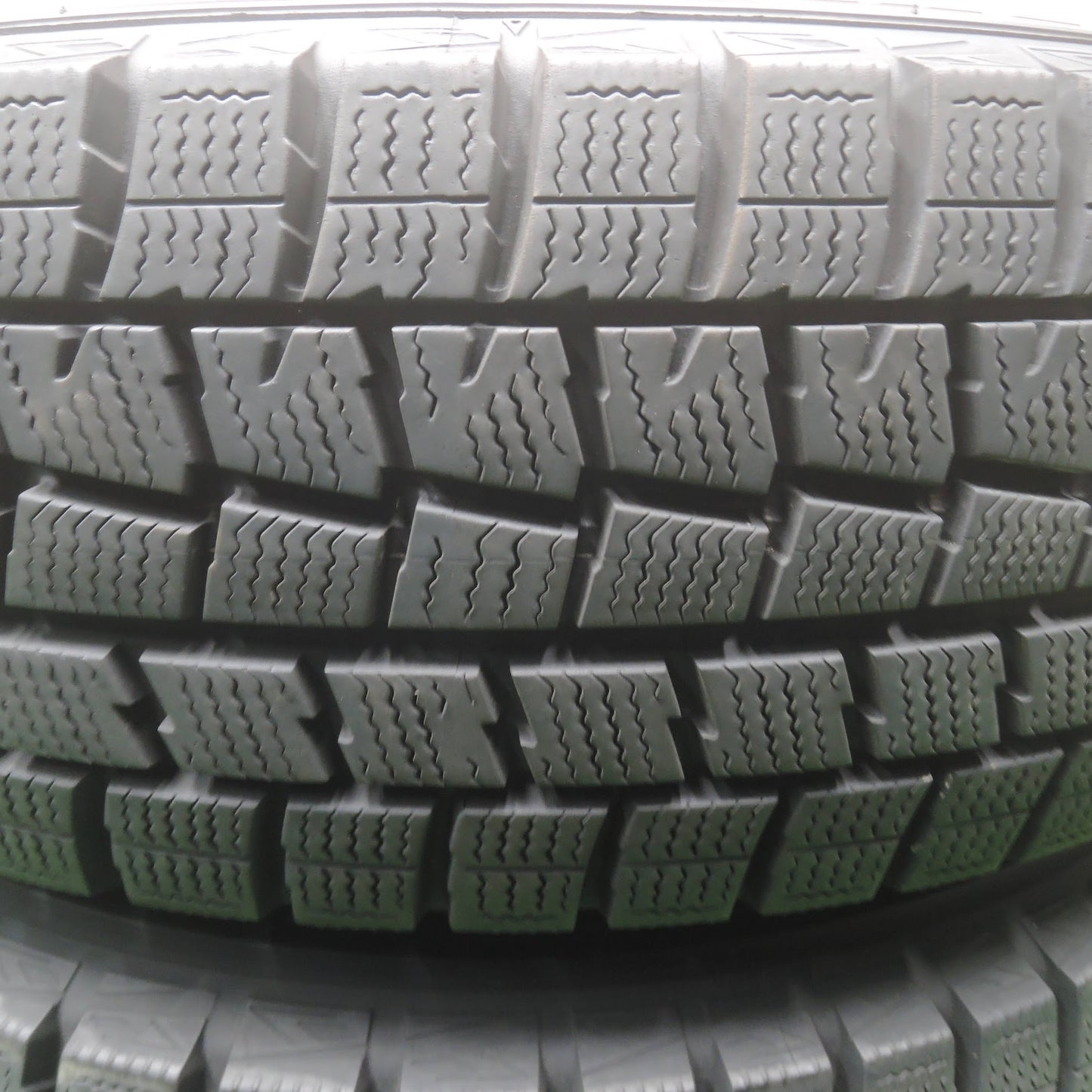 [送料無料]バリ溝！キレイ！9.5分★スタッドレス 185/70R14 ダンロップ ウインターマックス WM01 VIOLENTO ヴィオレント 14インチ PCD100/4H★3072708SYス