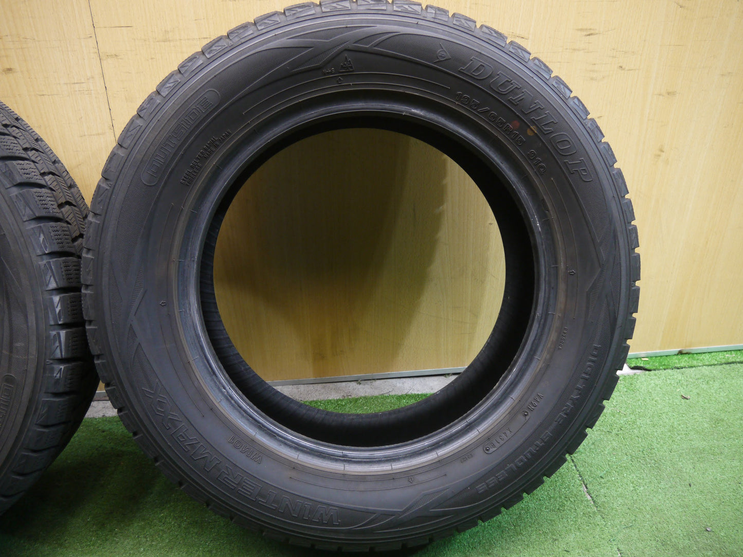 [送料無料]4本価格！18年★スタッドレス 195/65R15 ダンロップ ウインターマックス WM01 タイヤ 15インチ プリウス ノア ヴォクシー 等★2070208ヤスタ