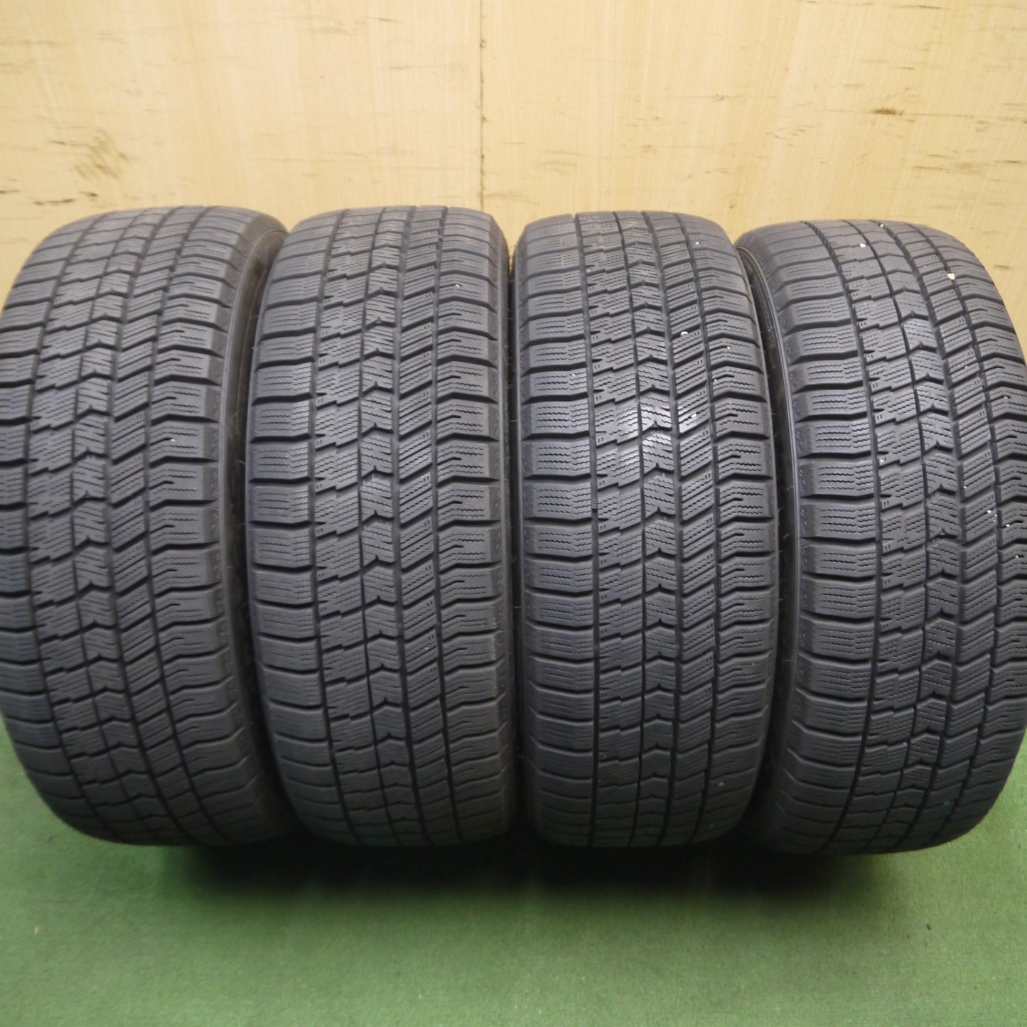 *送料無料* バリ溝！22年！綺麗！9.5分以上★86 BRZ等 215/45R17 スタッドレス グッドイヤー アイスナビ8 ravrion RS01 ラブリオン 17インチ PCD100/5H★4030606Hス