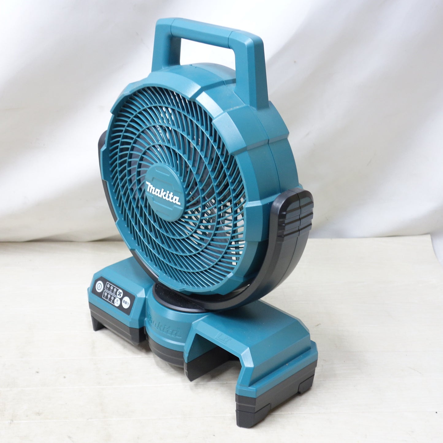 [送料無料] キレイ◆makita マキタ 充電式ファン CF203D 14.4V/18V 送風機 扇風機 ACアダプタ付き◆