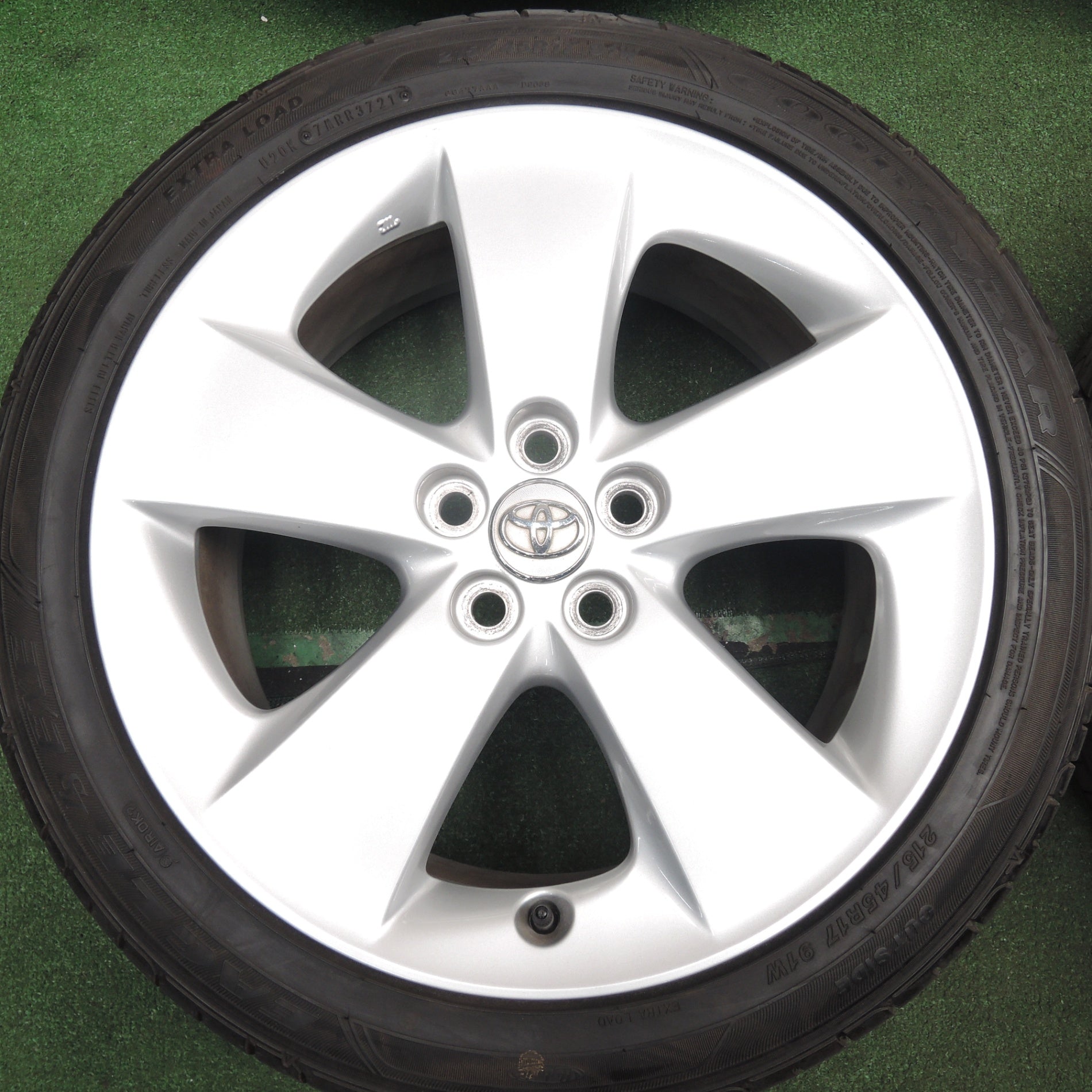 ＰＣＤ１００　５穴　215／45R17　３０・５０プリウスなど　2021製　グッドイヤー 送料無料* バリ溝！21年！9.5分☆トヨタ 30系 プリウス ツーリング
