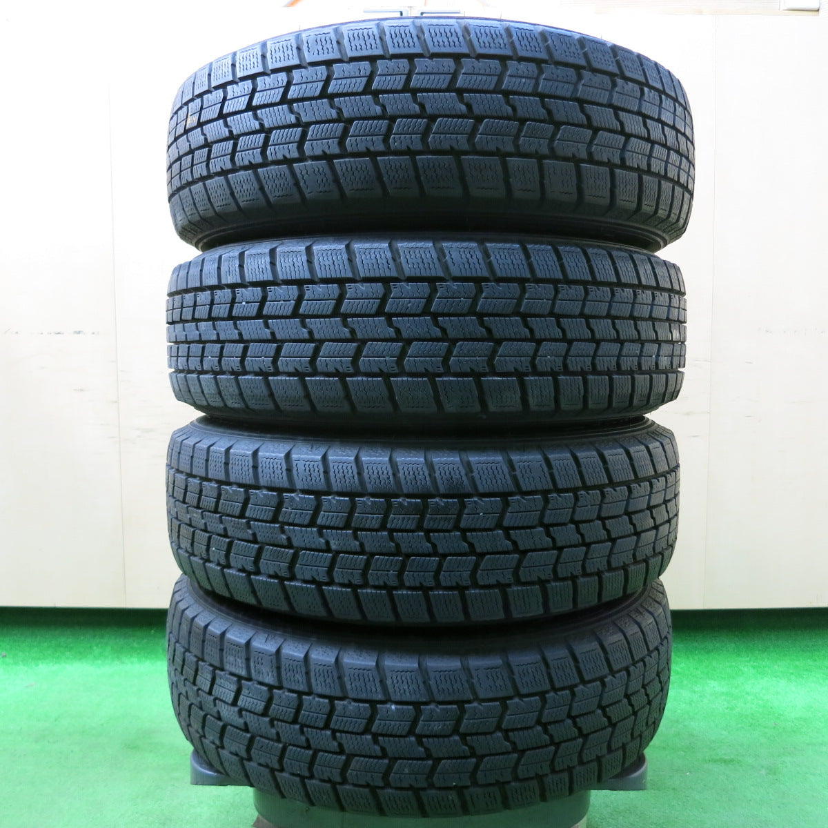 *送料無料*バリ溝！21年！キレイ！9.5分★スタッドレス 165/65R14 グッドイヤー アイスナビ7 D.O.S. DOS 14インチ PCD100/4H★4010409イス