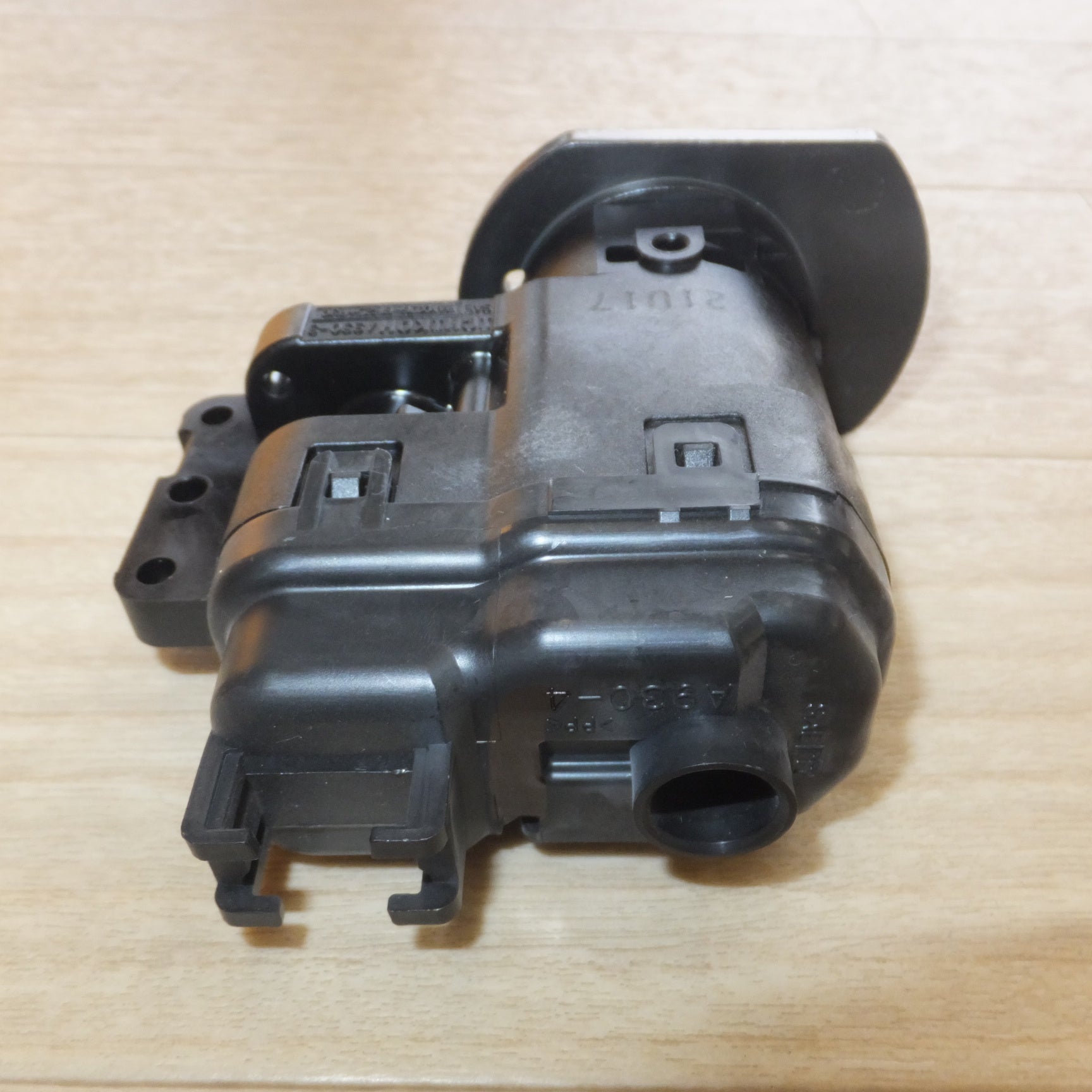 ともとら！ 87946-28A21 (87946)RETRACTOR， OUTE 1個 トヨタ 【通販
