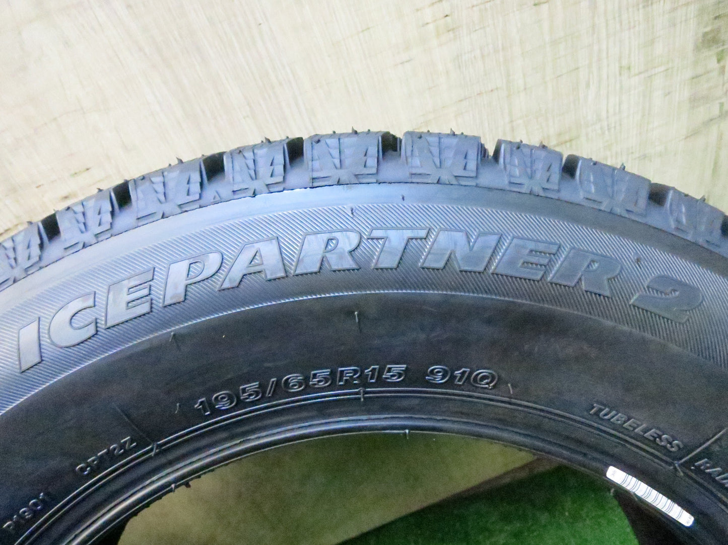 [送料無料]未使用！22年★スタッドレス 195/65R15 ブリヂストン アイスパートナー2 タイヤ 15インチ プリウス セレナ ノア ヴォクシー 等★3031002Hスタ