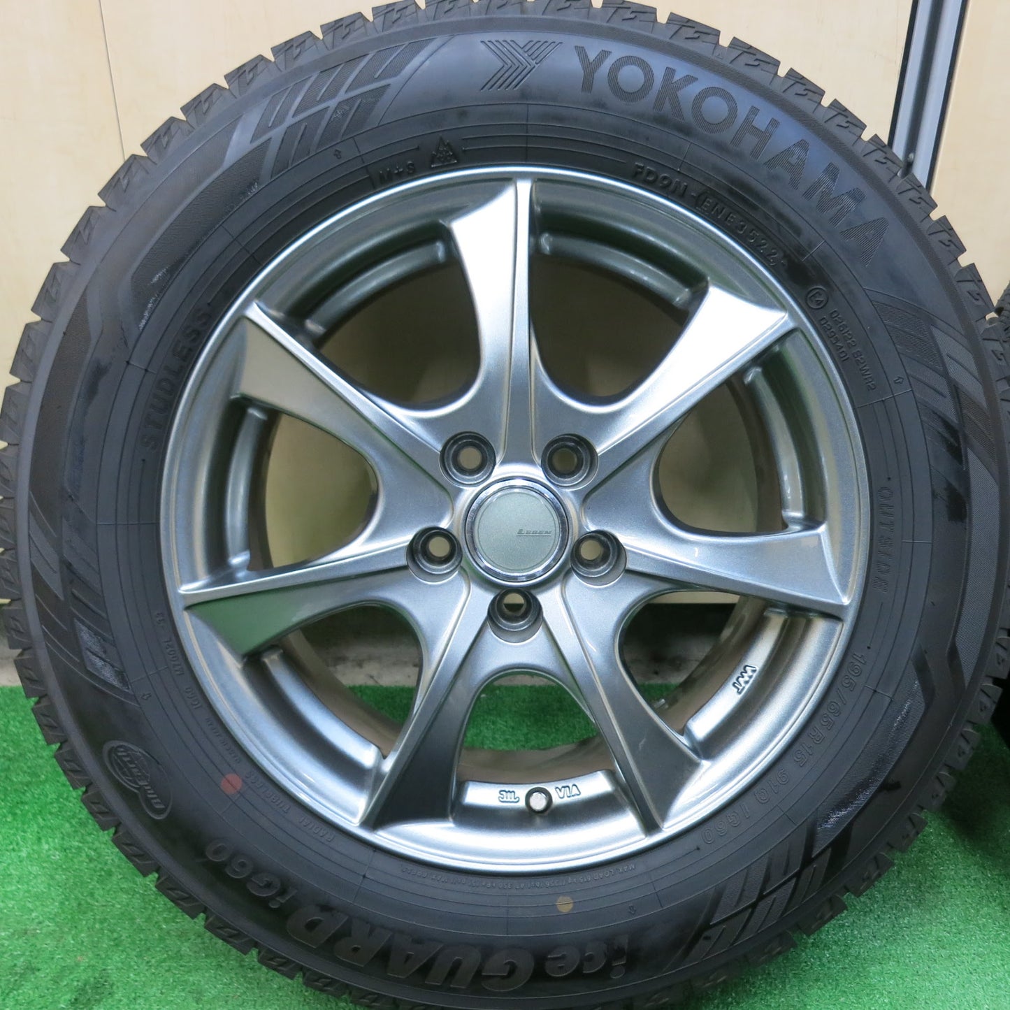 [送料無料]バリ溝！22年！キレイ！ほぼ10分★スタッドレス 195/65R15 ヨコハマ アイスガード iG60 LEBEN レーベン 15インチ PCD100/5H★3051307ヒス