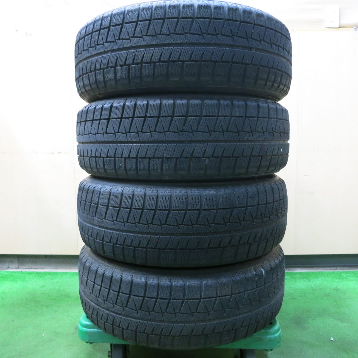 [送料無料]4本価格★スバル エクシーガ 純正 205/60R16 スタッドレス ブリヂストン ブリザック REVO GZ 16インチ PCD100/5H★3092105イス