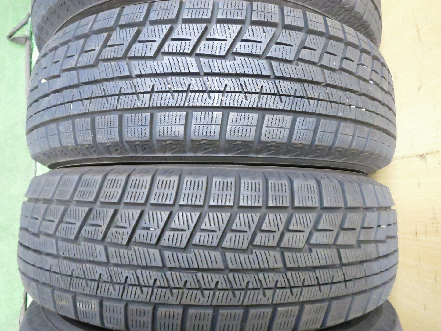 [送料無料]バリ溝！ほぼ10分★スタッドレス 185/65R15 ヨコハマ アイスガード iG60 タイヤ 15インチ アクア ノート bB フリード 等★3013004Hスタ