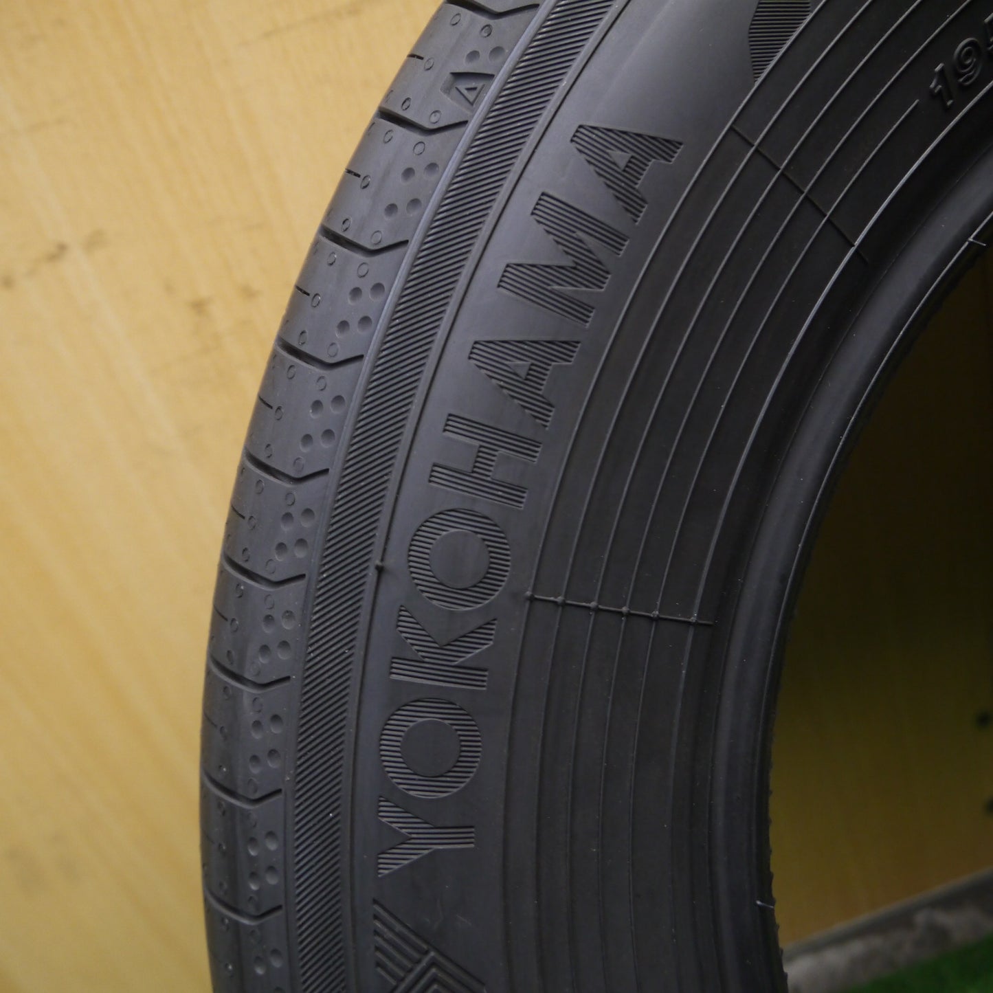 *送料無料*新車外し！23年★195/65R15 ヨコハマ BluEarth-RV RV03 タイヤ 15インチ プリウス ノア ヴォクシー 等★3112805Hノタ