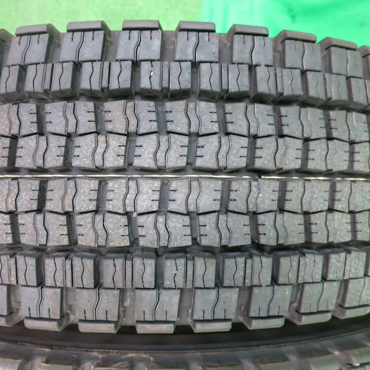 *送料無料*バリ溝！22年！9.5分★トラック タイヤ 225/80R17.5 123/122L ダンロップ デクテス SP001 17.5インチ★2110203KKスタ