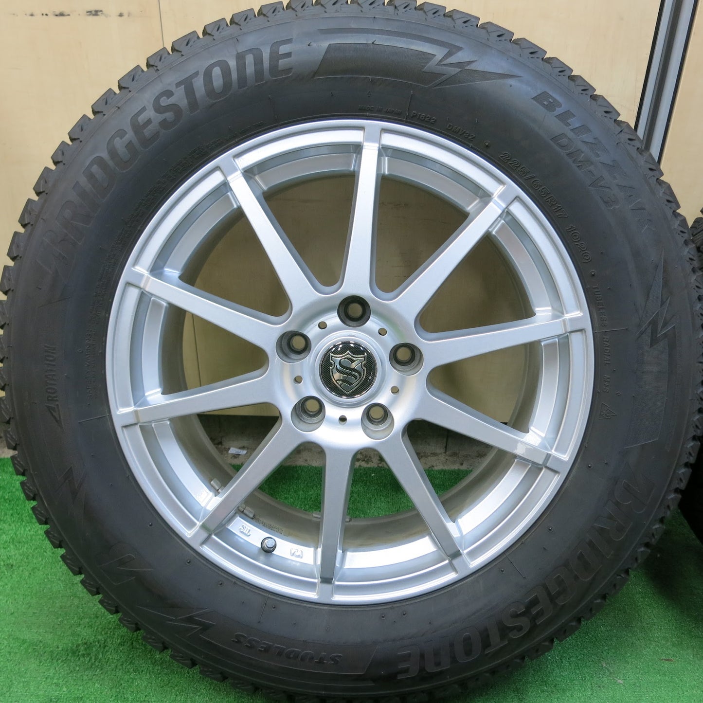 [送料無料]バリ溝！19年！キレイ！9.5分★スタッドレス 225/65R17 ブリヂストン ブリザック DM-V3 社外 アルミ ホイール 17インチ PCD114.3/5H★3062703ヒス