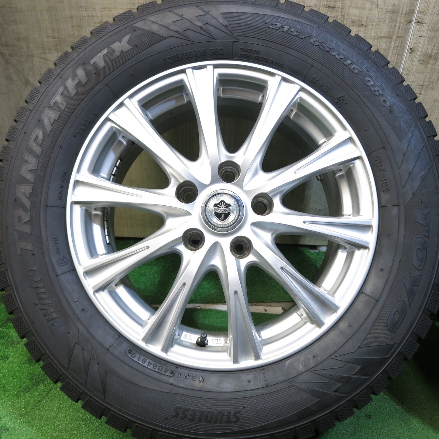 [送料無料]バリ溝！19年！キレイ！ほぼ10分★スタッドレス 215/65R16 トーヨー トランパス TX JOKER ジョーカー 16インチ PCD114.3/5H★3061313Hス