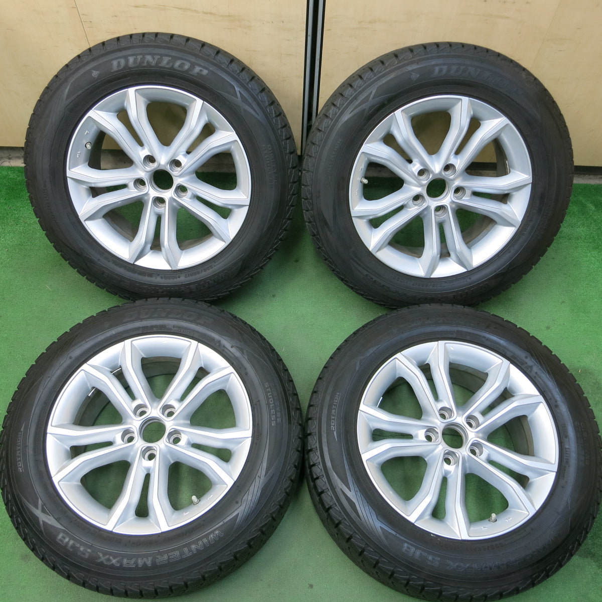 *送料無料*センサー付！バリ溝！19年！綺麗！9.5分★レクサス NX 等  AGA 225/65R17 スタッドレス ダンロップ ウインターマックス SJ8 17インチ PCD114.3/5H★3101501イス