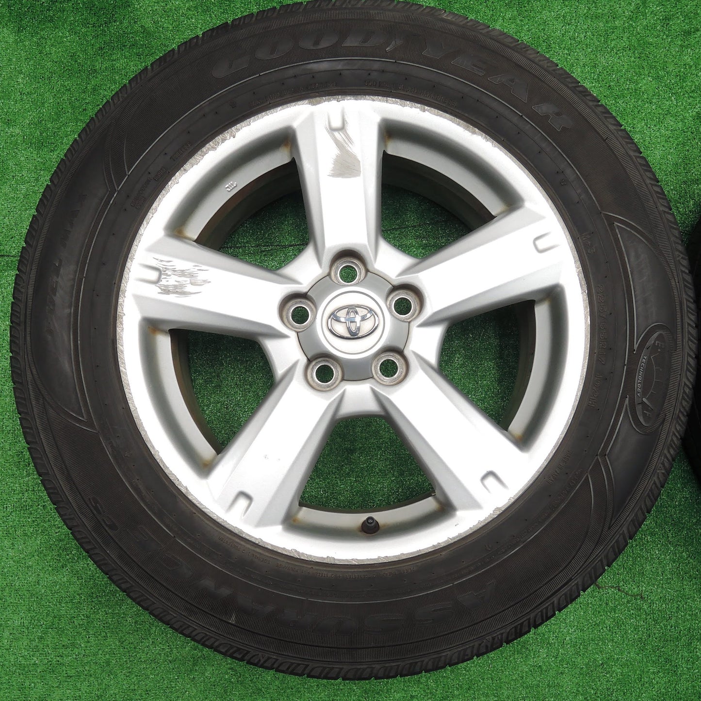[送料無料]バリ溝！8.5分★トヨタ RAV4 純正 225/65R17 グッドイヤー ASSURANCE 17インチ PCD114.3/5H★3070601IHノ