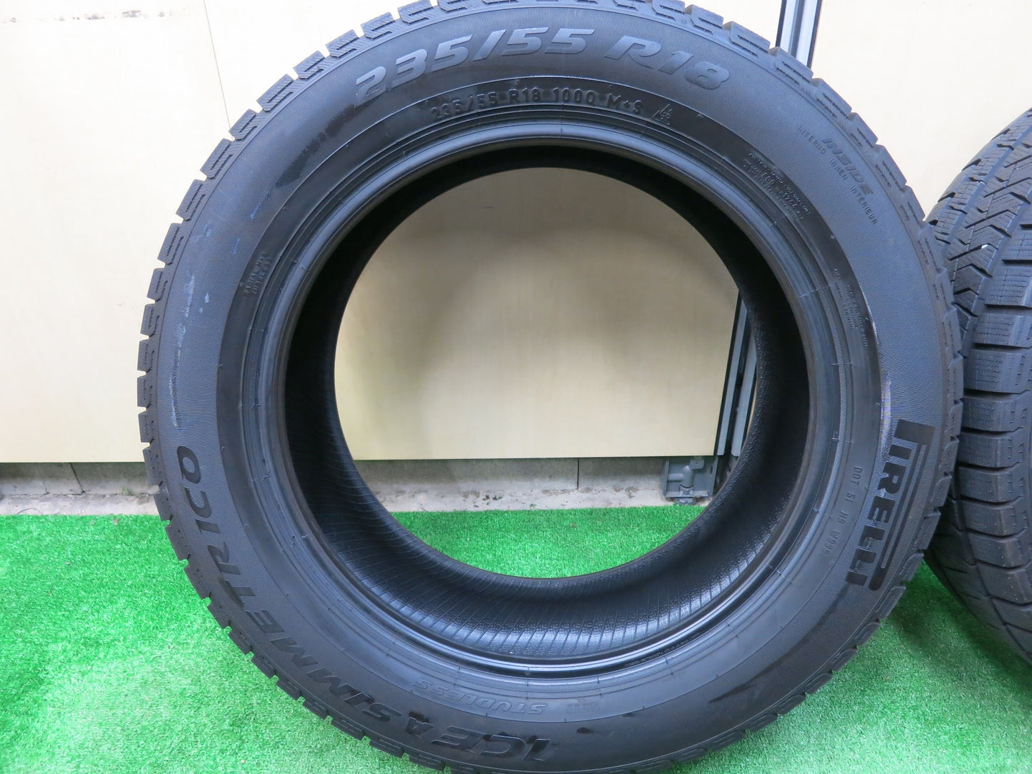 [送料無料]バリ溝！21年！9.5分以上★スタッドレス 235/55R18 ピレリ アイスアシンメトリコ タイヤ 18インチ レクサス RX NX ハリアー RAV4 等★2121703ヒスタ