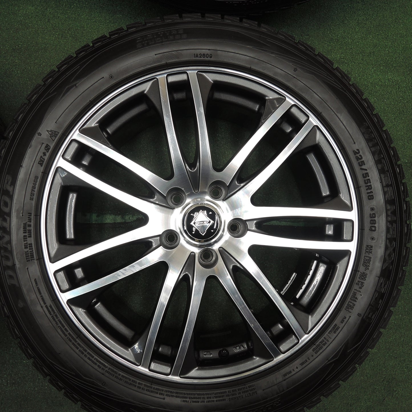 *送料無料* バリ溝！キレイ！9.5分★スタッドレス 225/55R18 ダンロップ ウインターマックス SJ8 RiZLEY ライツレー 18インチ PCD114.3/5H★4022202TNス