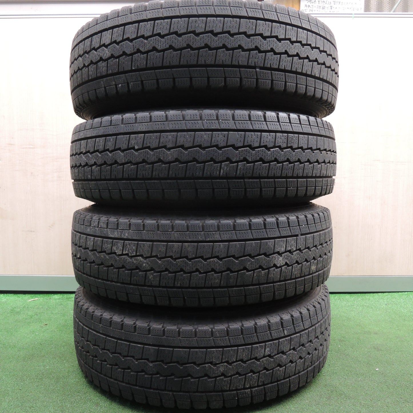 *送料無料*4本価格★ハイエース等 KEELER 195/80R15 107/105L スタッドレス ダンロップ ウインターマックス SV01 キーラー 15インチ PCD139.7/6H★4011301HAス