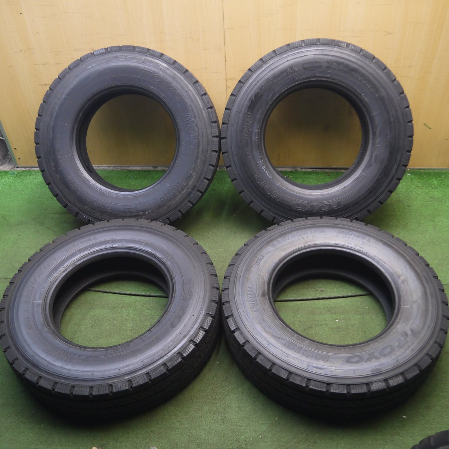 *送料無料*未使用！21年★トラック 再生 タイヤ 225/80R17.5 123/122L トーヨー M919 ベース TOKO M317 17.5インチ★3122818KKスタ