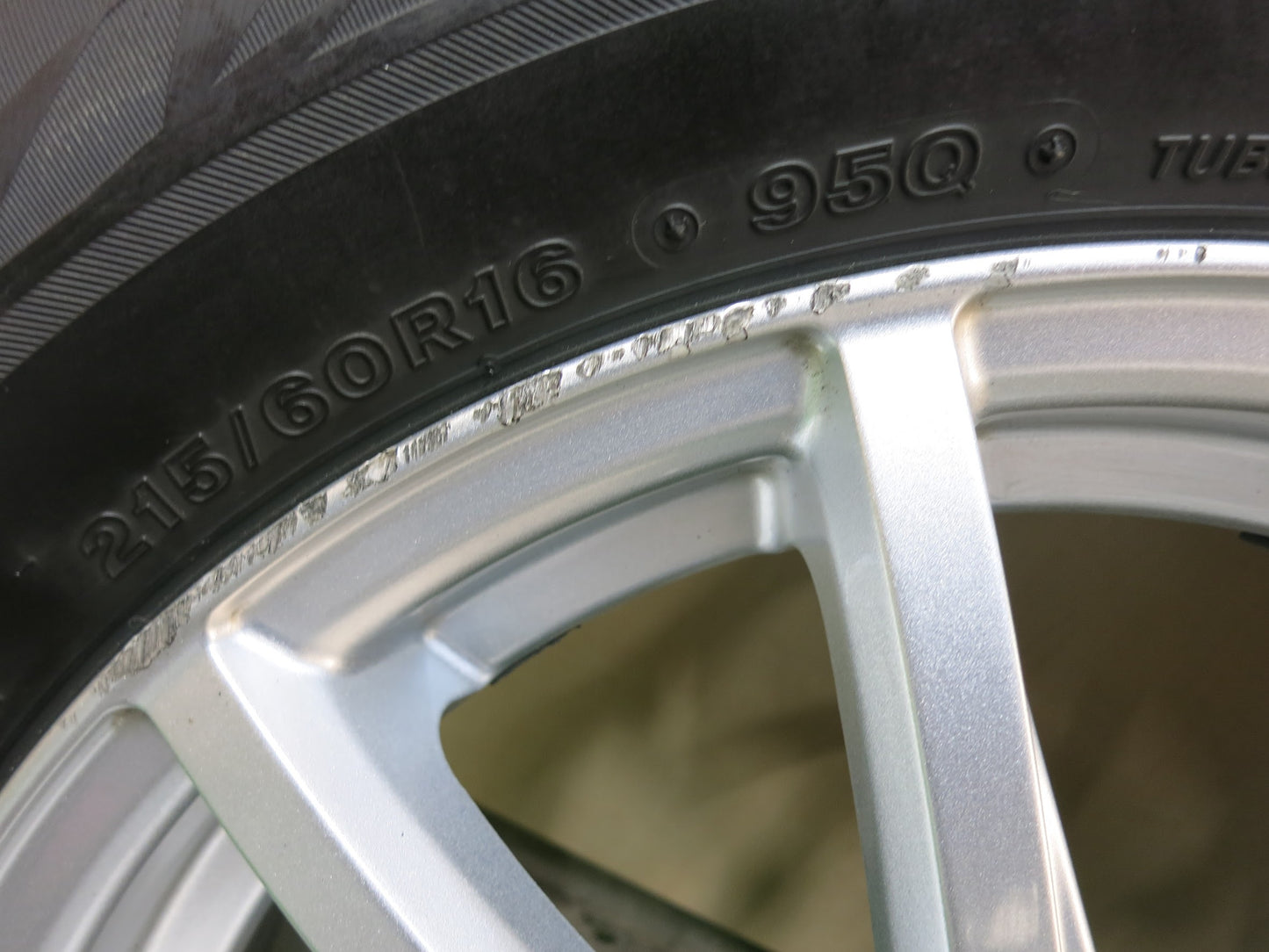 [送料無料]バリ溝！19年！9.5分★スタッドレス 215/60R16 ブリヂストン ブリザック VRX2 JOKER weds ジョーカー 16インチ PCD114.3/5H★3030404ヒス