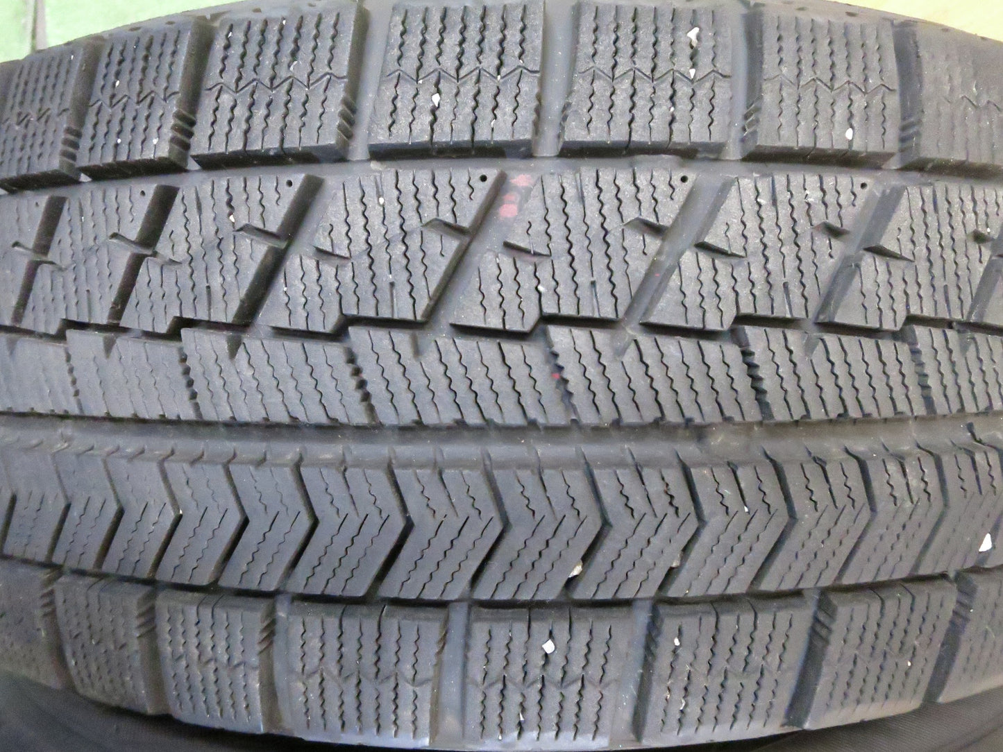 [送料無料]バリ溝！キレイ！8.5分★スタッドレス 195/65R15 ブリヂストン ブリザック VRX AXEL Three アクセル 15インチ PCD100/5H★3012501Hス