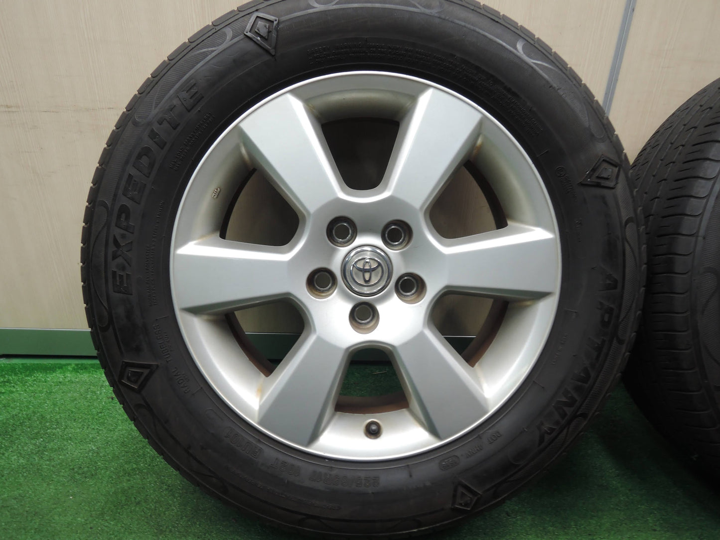 [送料無料]4本価格★トヨタ 30系 ハリアー 純正 225/65R17 アプタニー EXPEDITE RU101 17インチ PCD114.3/5H★3102701HAノ