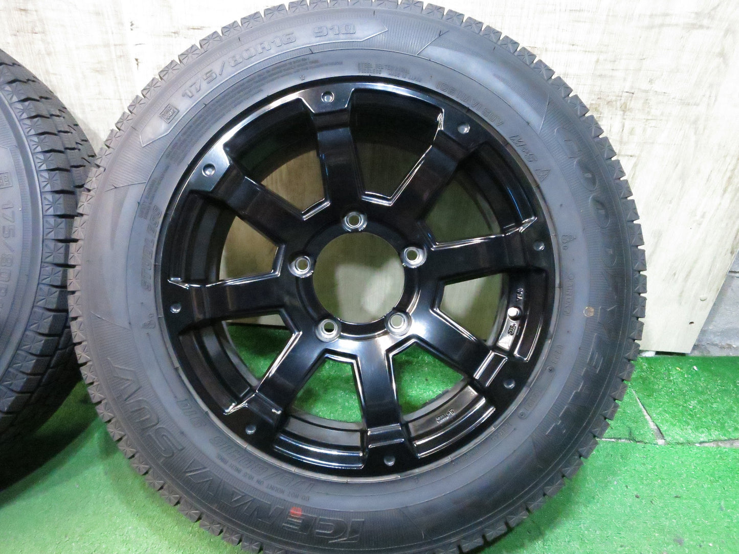 [送料無料]バリ溝！21年！綺麗！9.5分★ジムニー等 175/80R16 ROCKKELLY MX-I スタッドレス グッドイヤー アイスナビSUV BADX 16インチ PCD139.7/5★3020805Hス