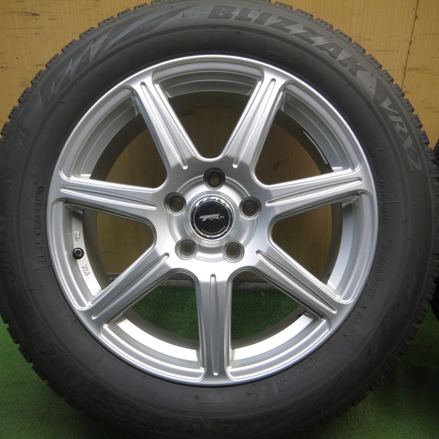 *送料無料* キレイ★スタッドレス 215/60R17 ブリヂストン ブリザック VRX2 TOPRUN トップラン 17インチ PCD114.3/5H★4022105Hス