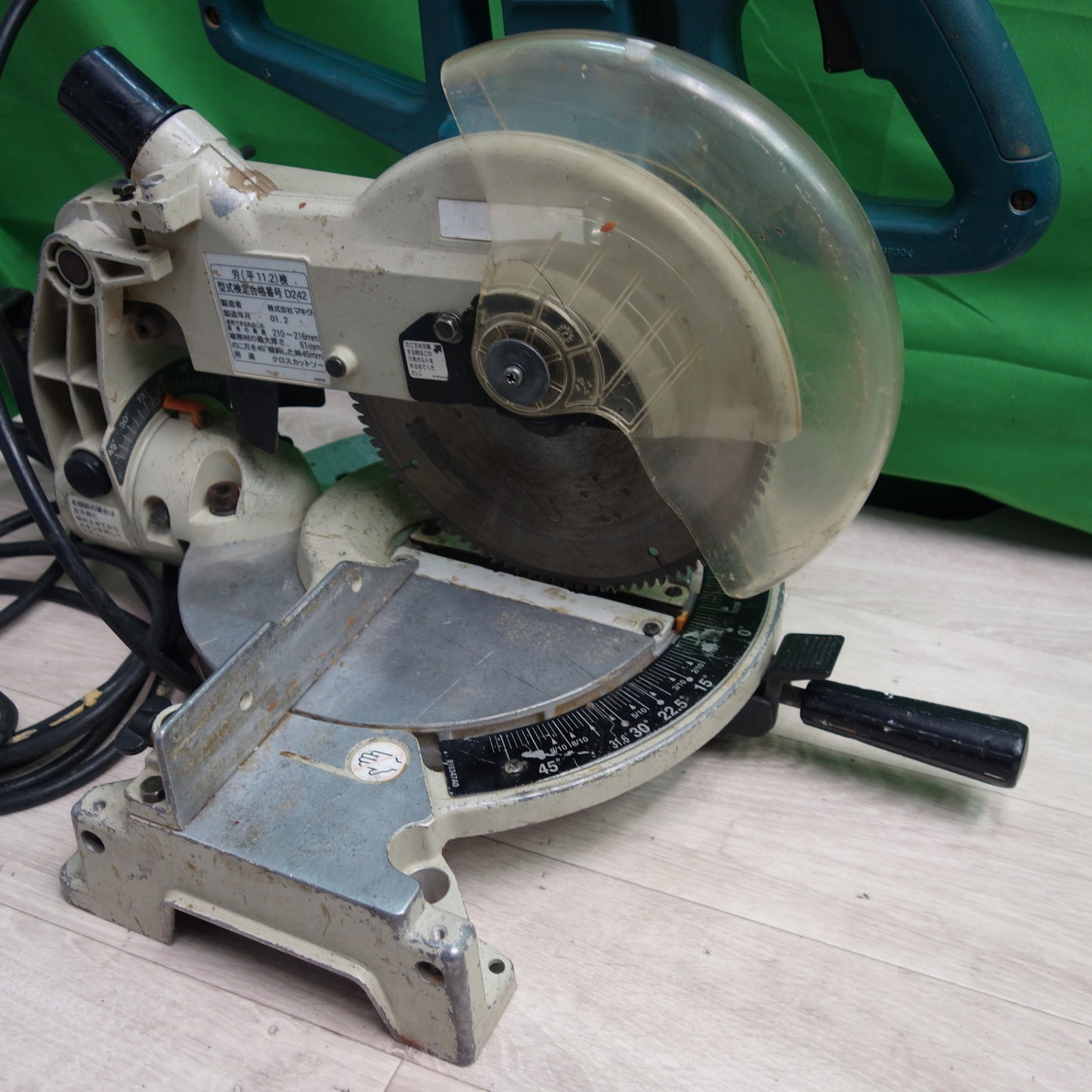 [送料無料] ☆マキタ 216mm 卓上 マルノコ LS0831 電動 工具 切断機 丸のこ 丸ノコ 丸鋸 木工用☆