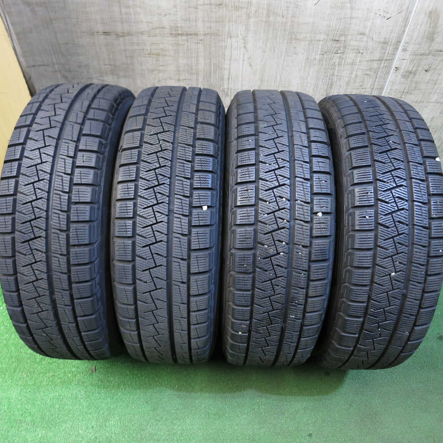 [送料無料]バリ溝！20年！キレイ！9.5分★ワーゲン ポロ 純正 185/60R15 スタッドレス ピレリ アイスアシンメトリコ プラス 15インチ PCD100/5H★3051205Hス
