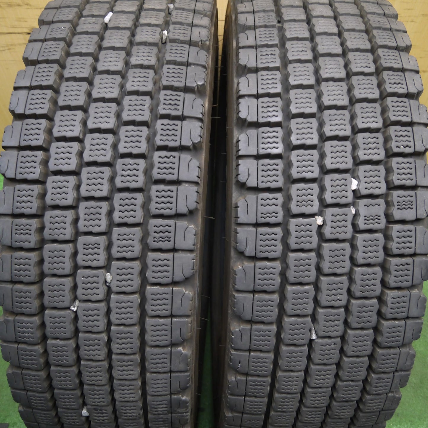 [送料無料]バリ溝！22年！9分★トラック タイヤ 265/70R19.5 140/138J スタッドレス ブリヂストン エコピア W911Ⅱ 19.5インチ★3041103クスタ