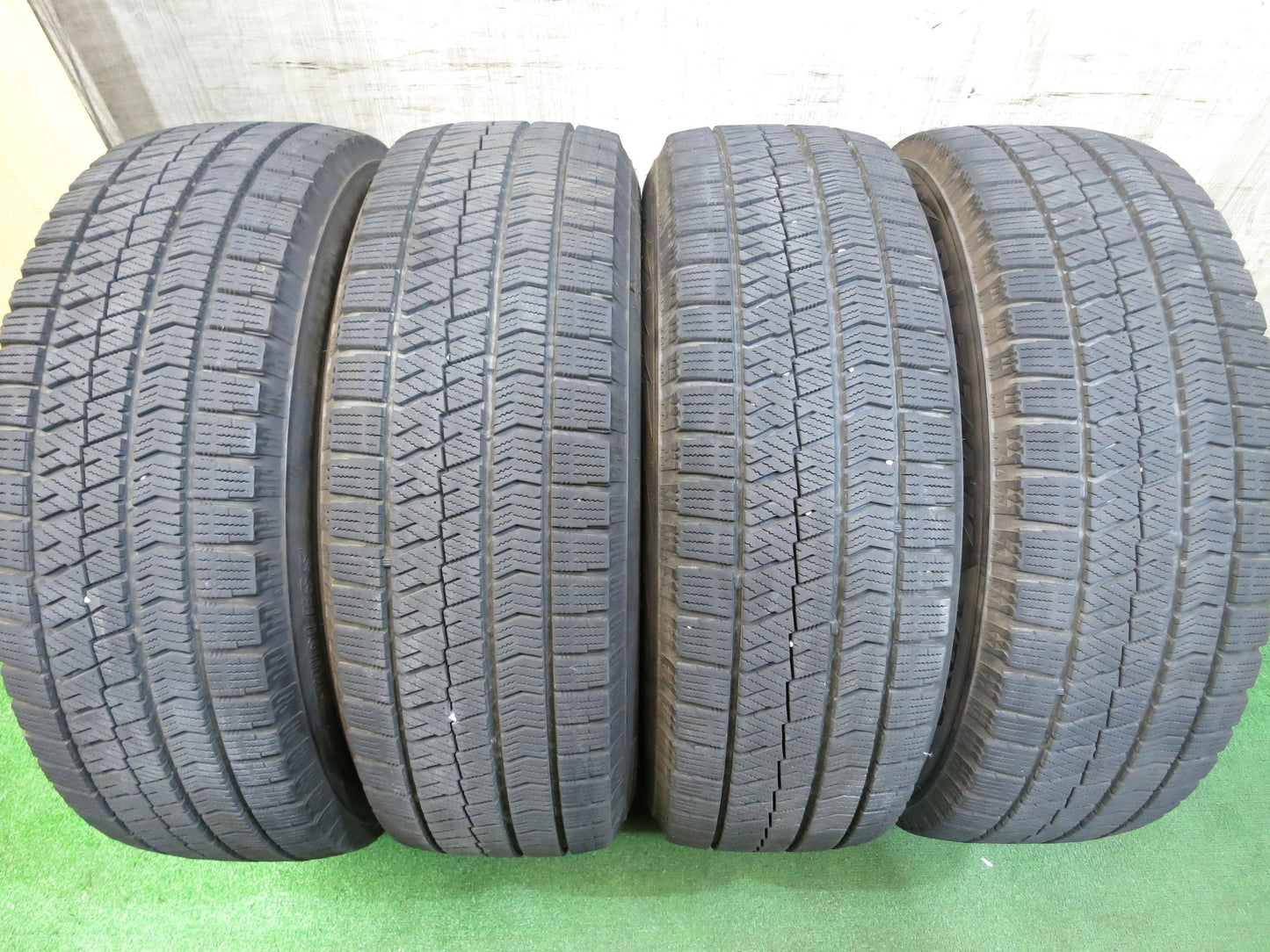 [送料無料]バリ溝！18年！綺麗！8.5分★スタッドレス 215/65R16 ブリヂストン ブリザック VRX2 AXEL weds アクセル 16インチ PCD114.3/5H★2111611Hス