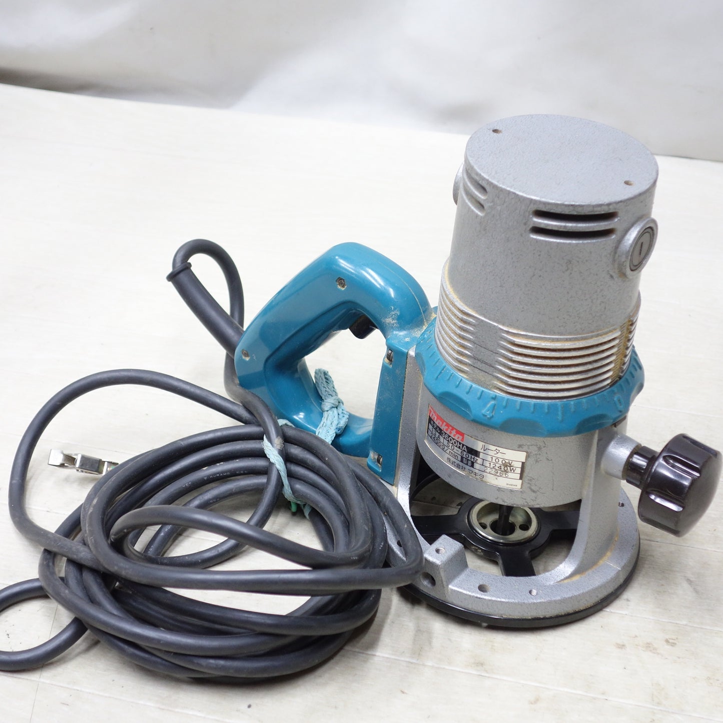 [送料無料] ◆makita マキタ 12mm ルーター 3600HA トリマー 穴あけ 電動工具 100V 50/60Hz◆