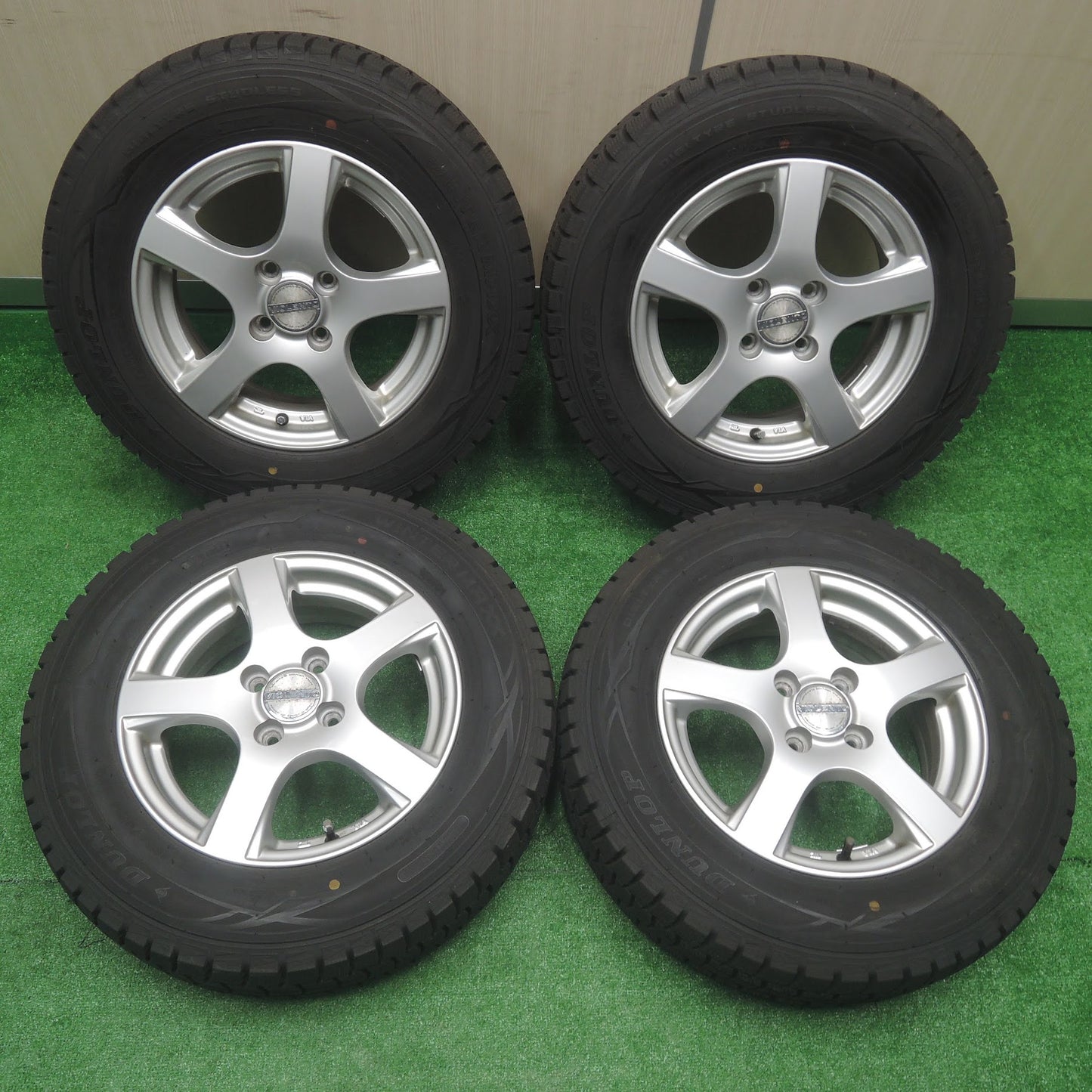 [送料無料]バリ溝！キレイ！9.5分★スタッドレス 185/70R14 ダンロップ ウインターマックス WM01 VIOLENTO ヴィオレント 14インチ PCD100/4H★3072708SYス