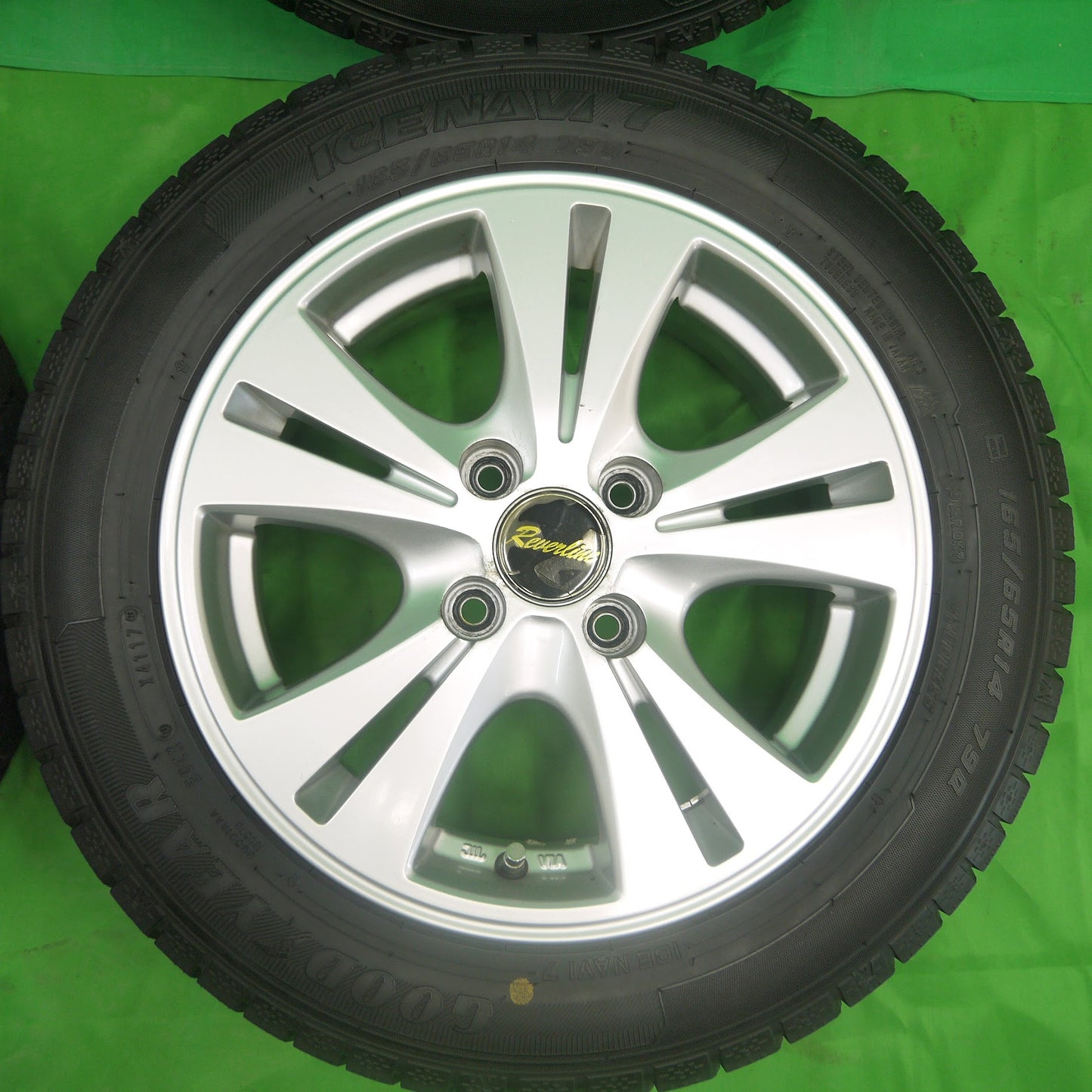 [送料無料]バリ溝！9.5分以上★スタッドレス 165/65R14 グッドイヤー アイスナビ7 Reverline リバーライン 14インチ PCD100/4H★3070101KAス