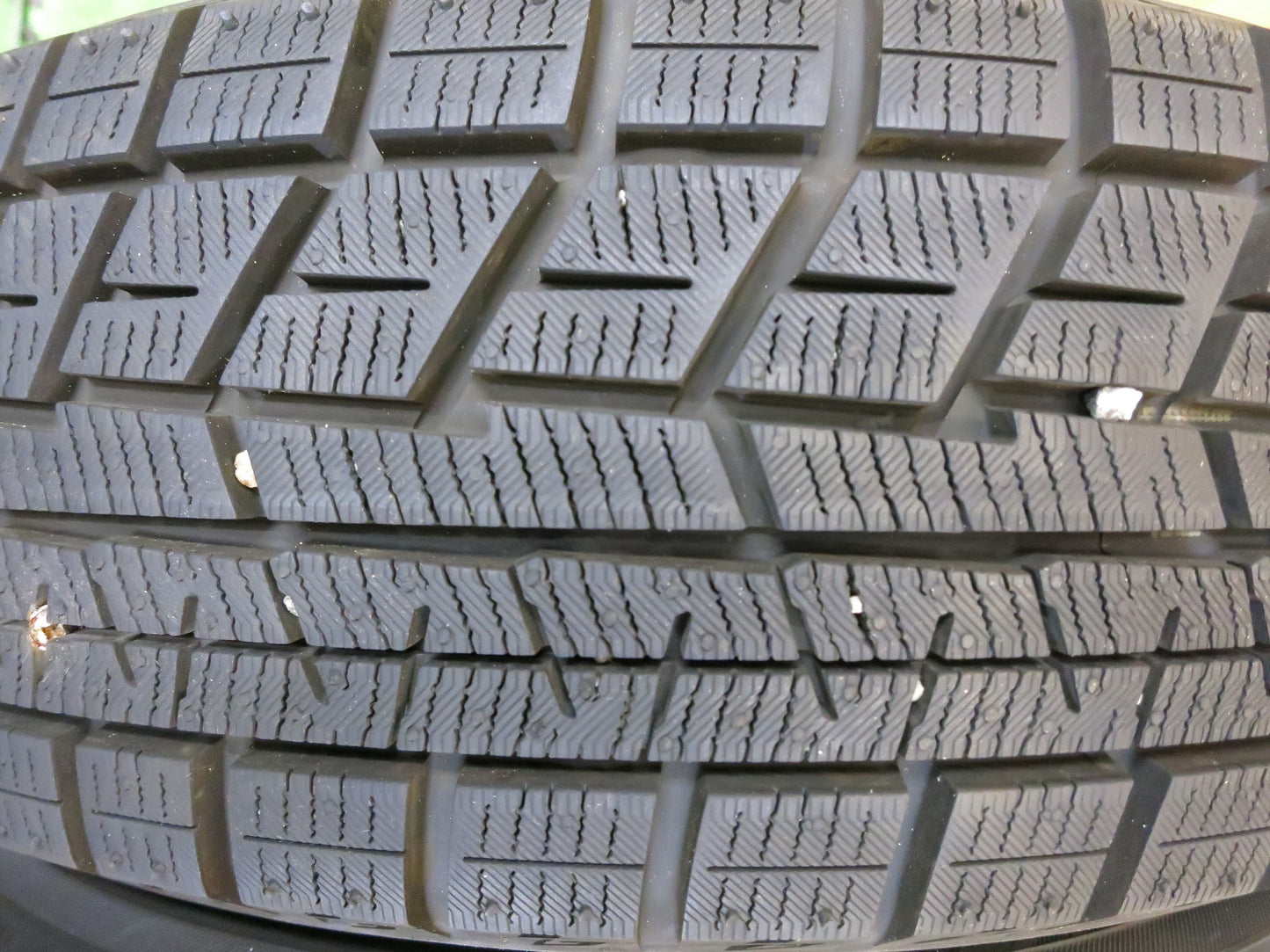 [送料無料]バリ溝！21年！ほぼ10分★スタッドレス 175/65R15 ヨコハマ アイスガード iG60 タイヤ 15インチ アクア ヴィッツ フィット 等★2121609Hスタ
