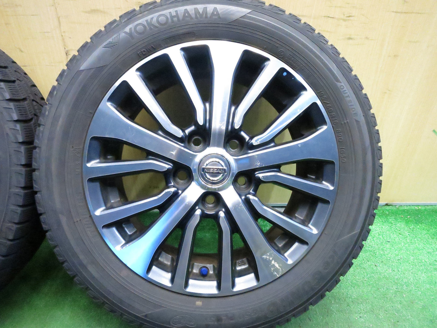 [送料無料]バリ溝！9分★日産 C26 セレナ ハイウェイスター 純正 195/60R16 スタッドレス ヨコハマ アイスガード iG50 プラス 16インチ PCD114.3/5H★3020306Hス