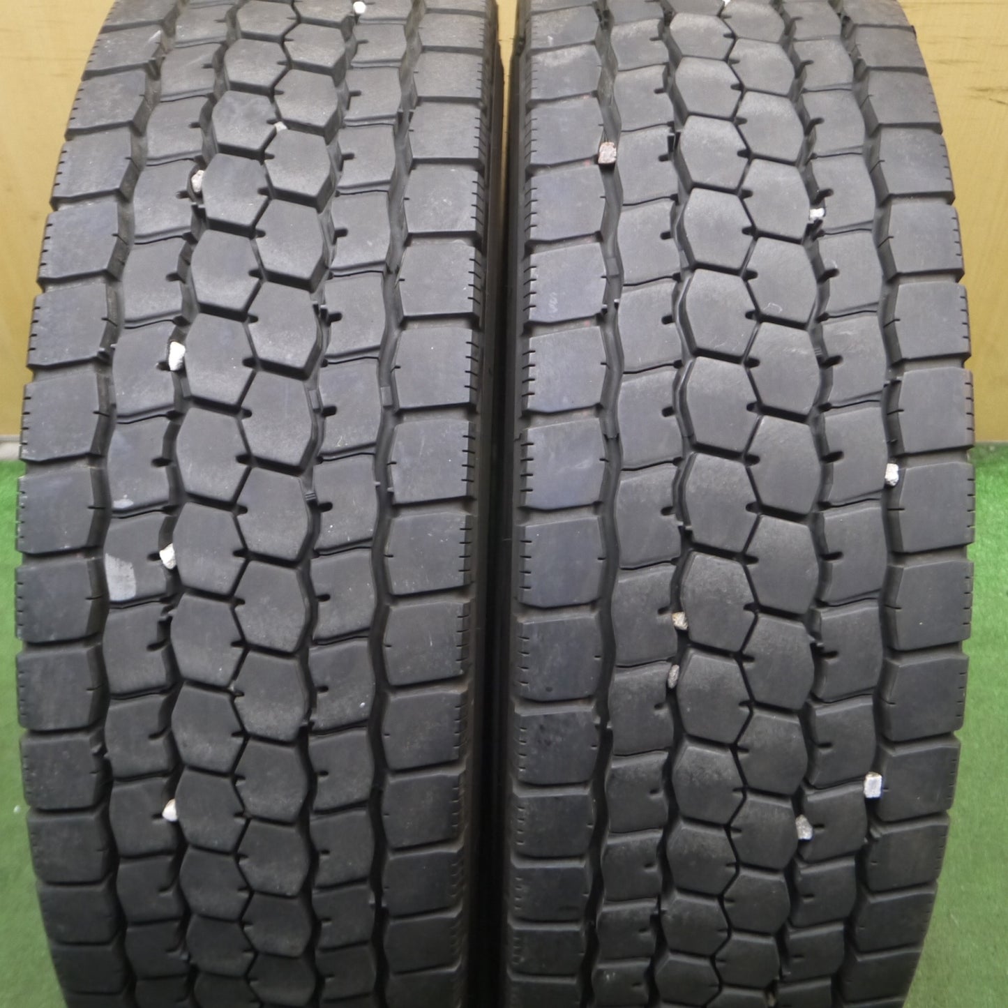 *送料無料* バリ溝！23年！8.5分★トラック タイヤ 265/70R19.5 140/138J ブリヂストン M888 ミックス オールシーズン 19.5インチ★4030106KKスタ