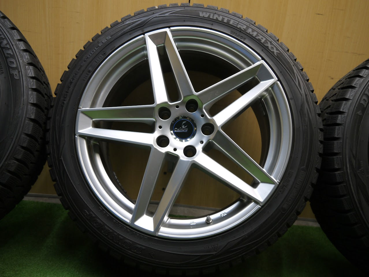 [送料無料]キレイ！9.5分★レクサス 等 245/45R19 スタッドレス Delmore デルモア ダンロップ ウインターマックス WM01 19インチ PCD120/5H★