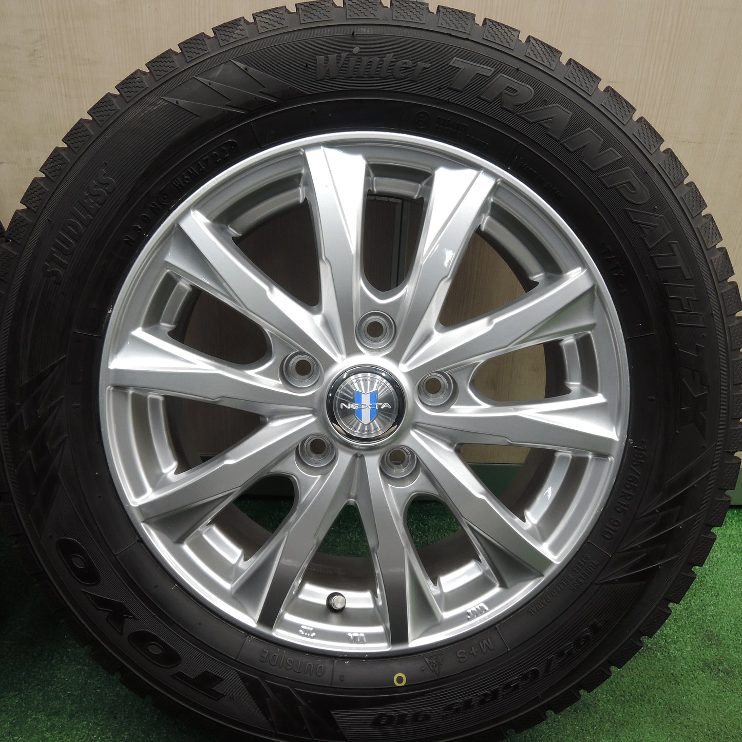*送料無料*超バリ溝！22年！ほぼ10分★スタッドレス 195/65R15 トーヨー ウインター トランパス TX NEXTA ネクスタ 15インチ PCD114.3/5H★3122302HAス