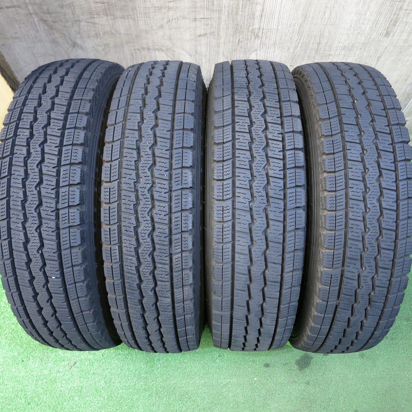 [送料無料]バリ溝！20年！9.5分★スタッドレス 145/80R12 80/78N ダンロップ ウインターマックス SV01 dP devotion 共豊 デボーション PCD100/4H★3052612Hス