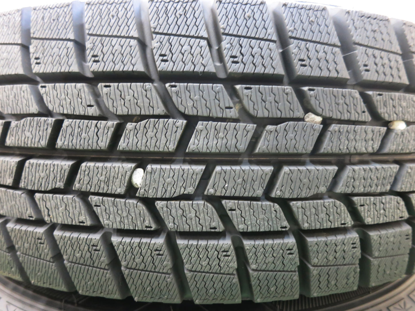 [送料無料]バリ溝！20年！キレイ！ほぼ10分★スタッドレス 175/70R14 グッドイヤー アイスナビ6 VELVA KEVIN ヴェルヴァ 14インチ PCD100/4H★3021502ヒス