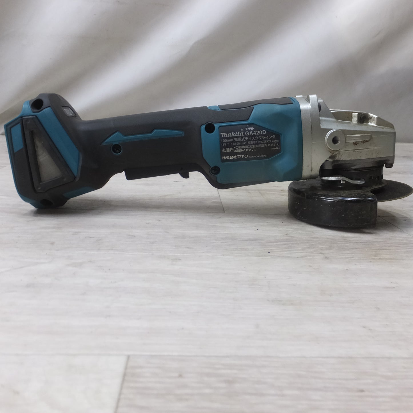 [送料無料] キレイ◆makita マキタ 100mm 充電式ディスクグラインダ GA420DRGX 18V バッテリー2個 充電器付き 研磨機 電動工具◆