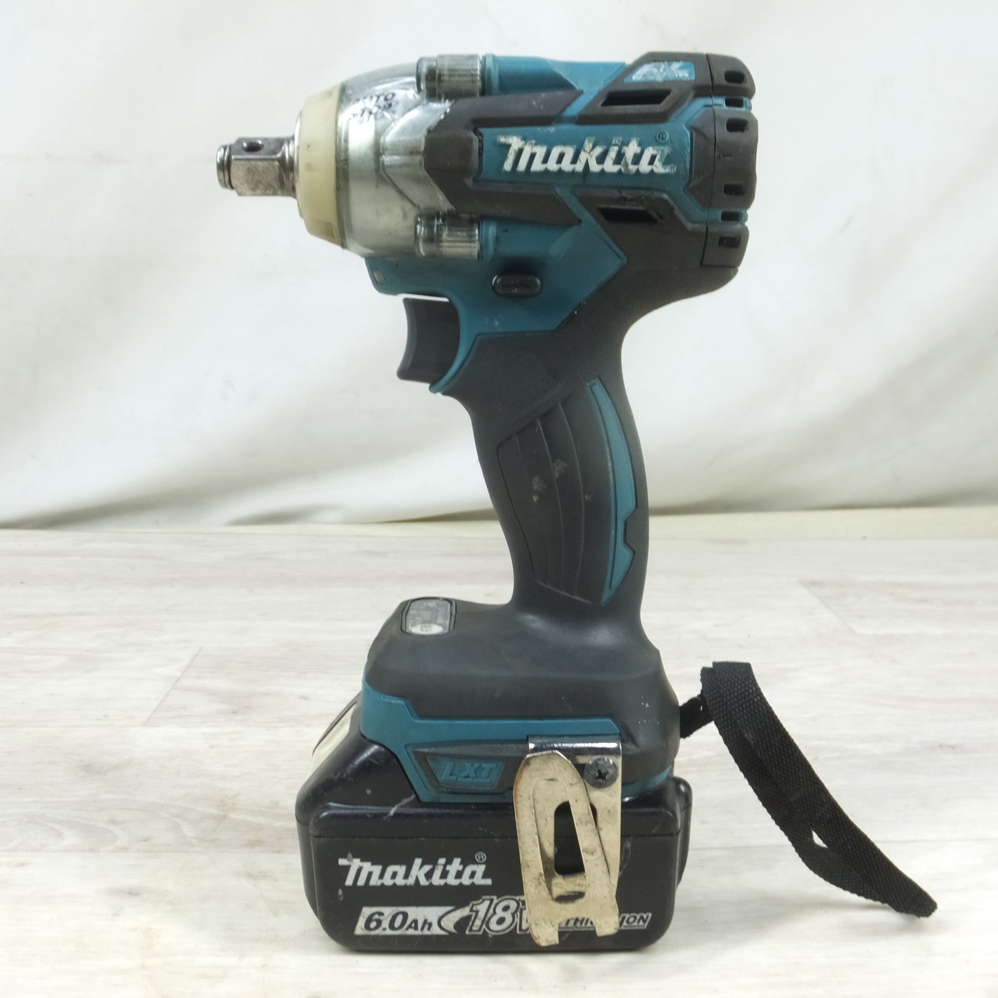 [送料無料] ◆makita マキタ 充電式インパクトレンチ TW285DRGX 18V バッテリー2個 充電器付き 電動工具◆