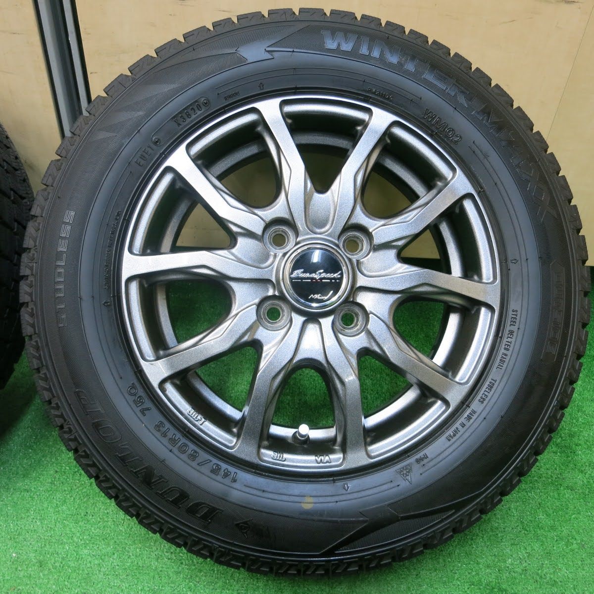 [送料無料] バリ溝！20年！綺麗！8.5分★スタッドレス 145/80R13 ダンロップ ウインターマックスWM02 EuroSpeed PCD100/4H★3120605イス