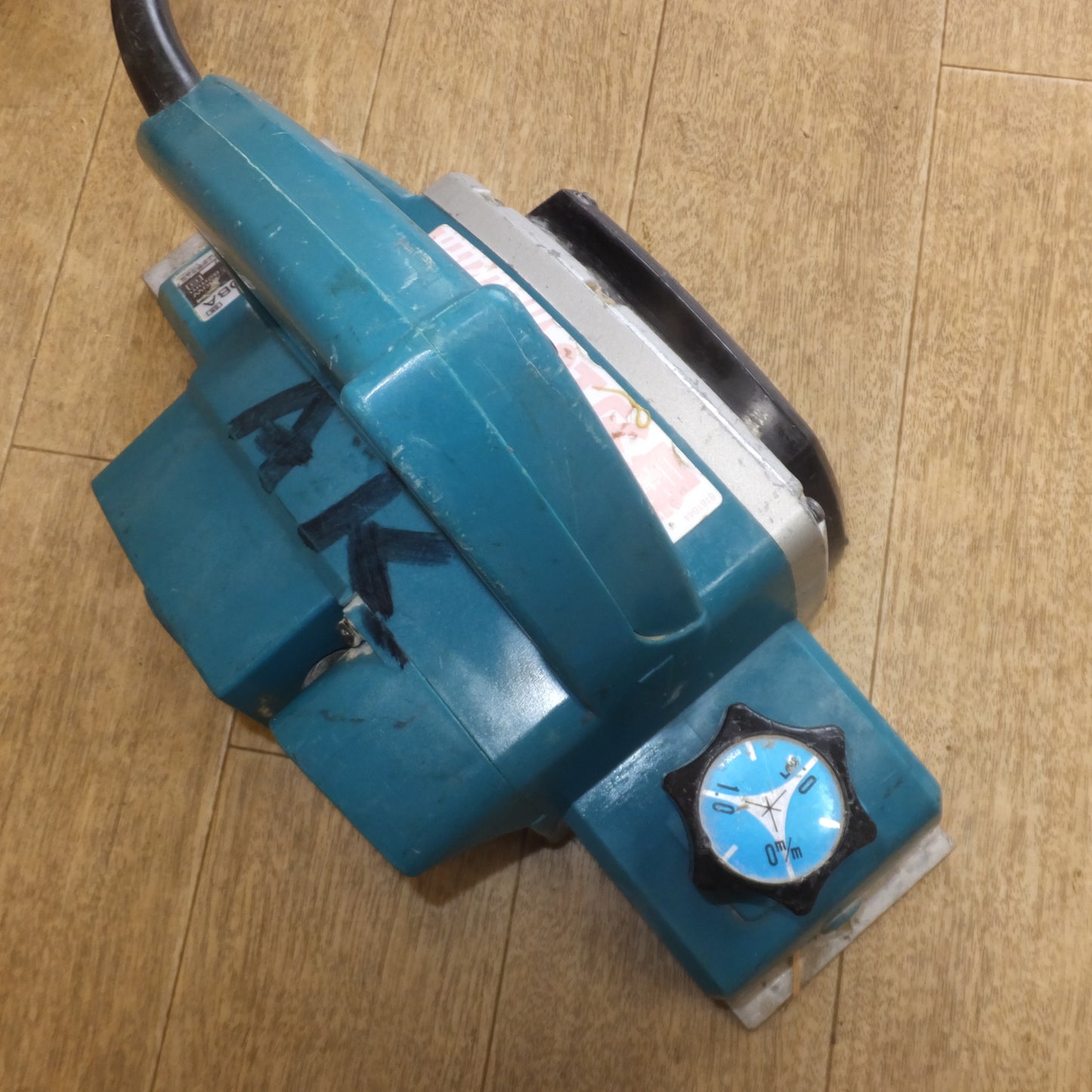 [送料無料]★マキタ makita 82mmカンナ 1800BA　有効切削幅 82mm　100V 5A 50-60Hz 480W★