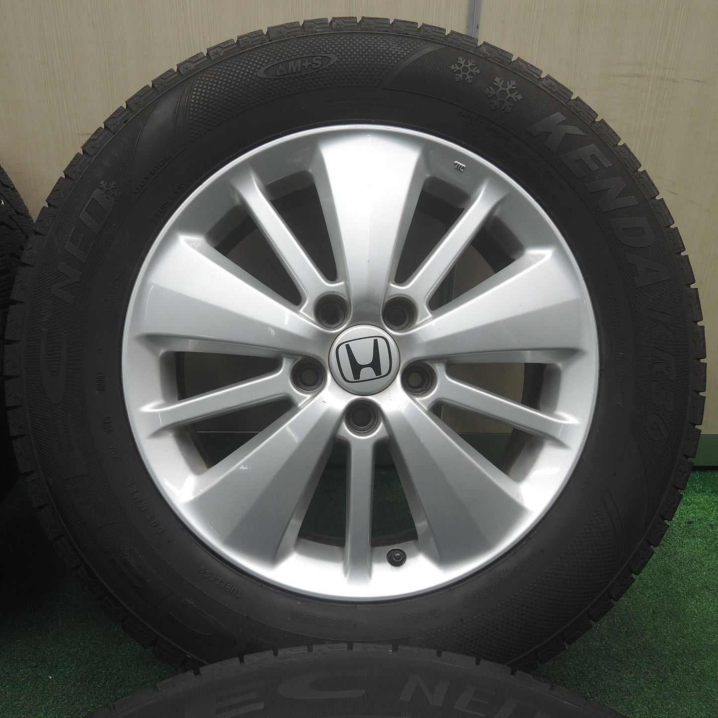 [送料無料]バリ溝！8.5分★ホンダ エリシオン 純正 225/65R17 スタッドレス ケンダ アイステック ネオ 17インチ PCD114.3/5H★3111307SYス