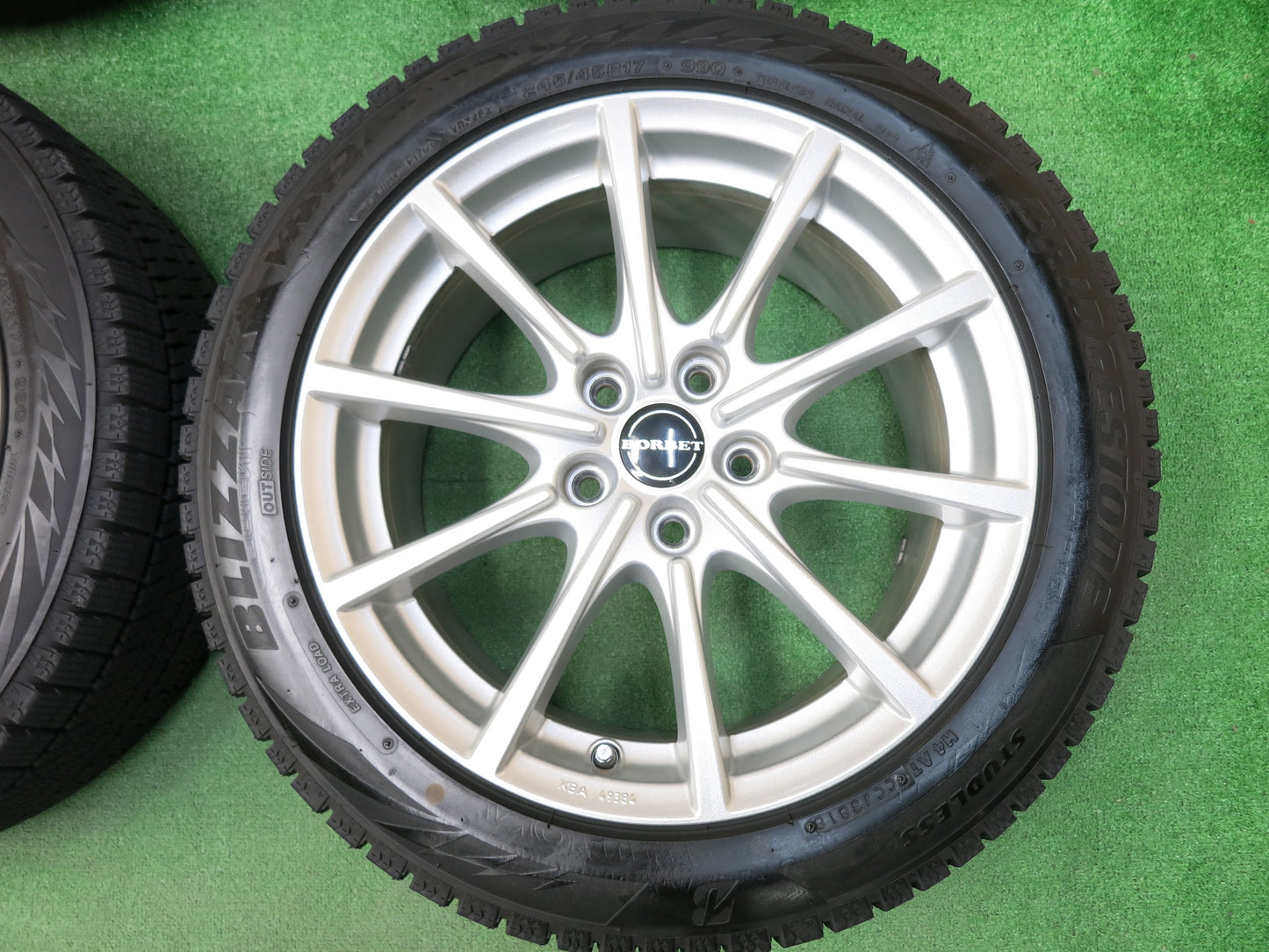 [送料無料]バリ溝！18年！美品！9.5分★ベンツ アウディ 等 BORBET CMA 245/45R17 スタッドレス ブリヂストン ブリザック VRX2 17インチ PCD112/5H★2121410ヒス