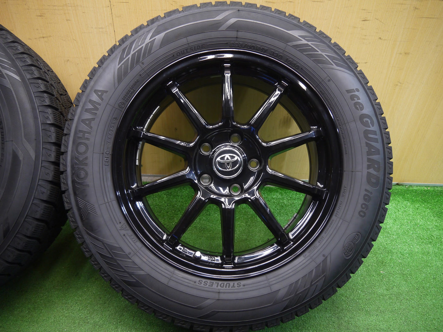 [送料無料]バリ溝！19年！キレイ！9.5分★スタッドレス 225/60R17 ヨコハマ アイスガード iG60 社外 アルミ トヨタ 17インチ PCD114.3/5H★2110805アス