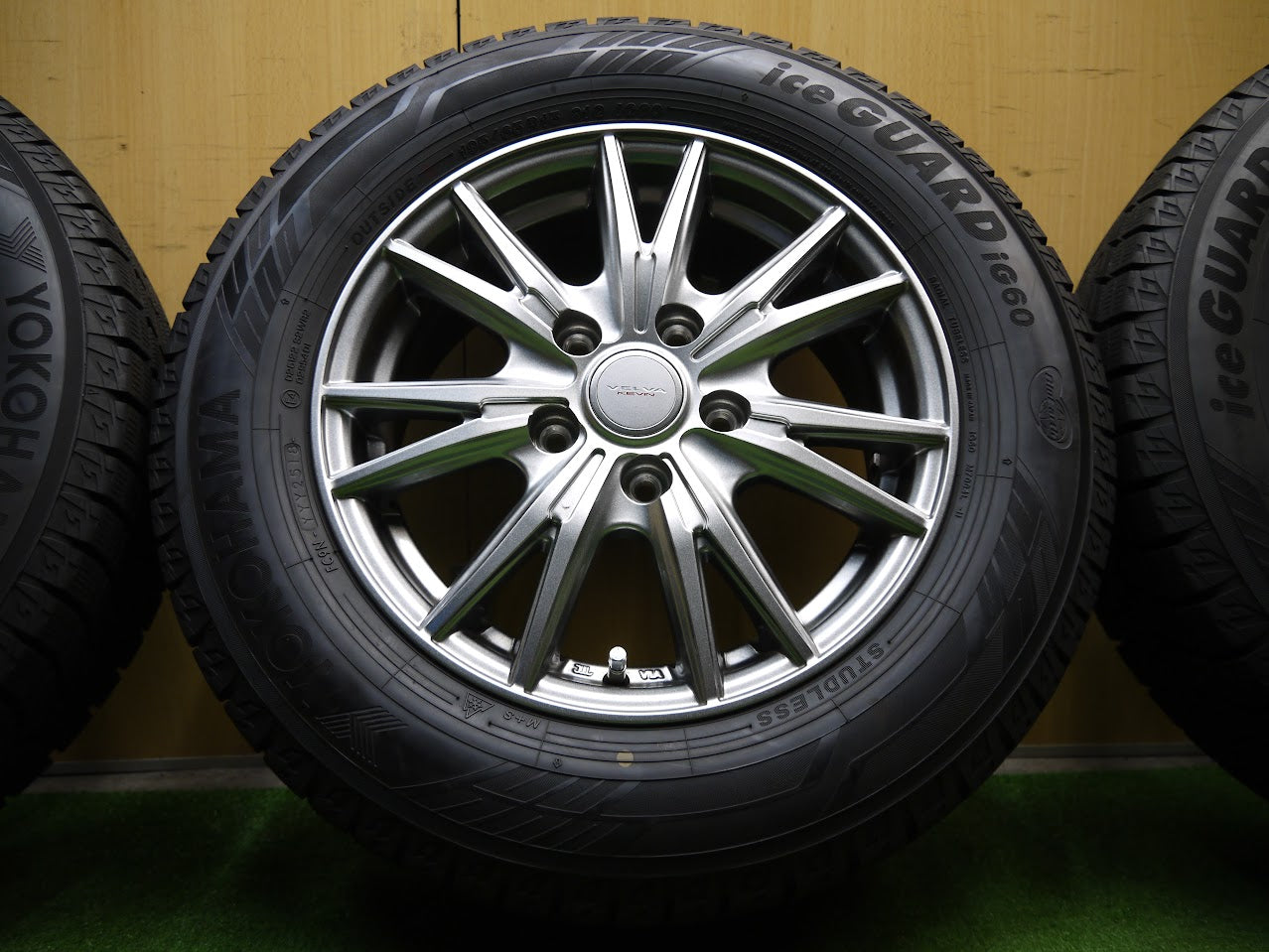 [送料無料]バリ溝！18年！キレイ！9.5分以上★スタッドレス 195/65R15 ヨコハマ アイスガード iG60 VELVA KEVIN ヴェルヴァ 15インチ PCD114.3/5H★