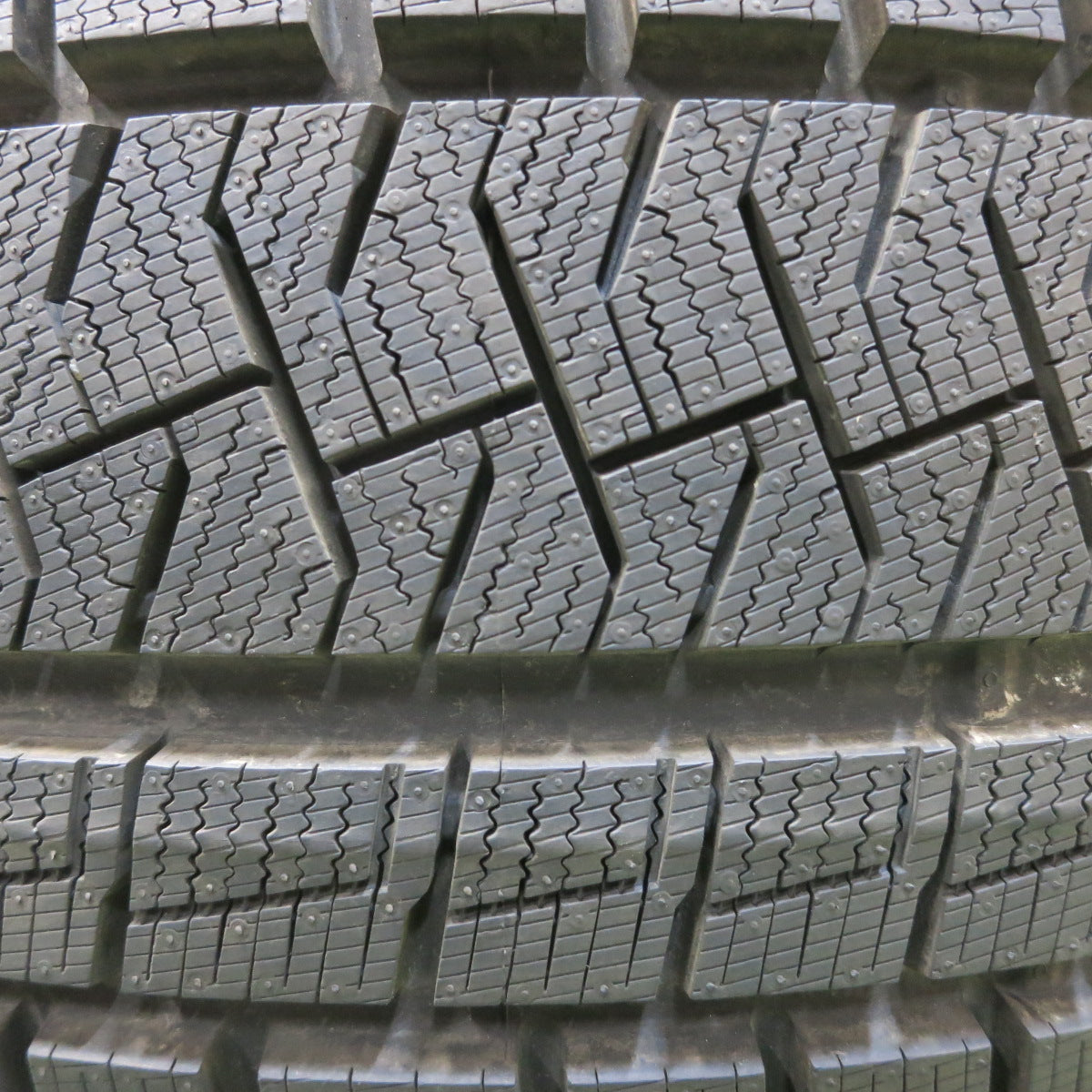 *送料無料*ほぼ未使用！21年！超バリ溝★スタッドレス 225/45R17 ピレリ アイスアシンメトリコ プラス タイヤ 17インチ BMW ワーゲン 等★3103108イスタ