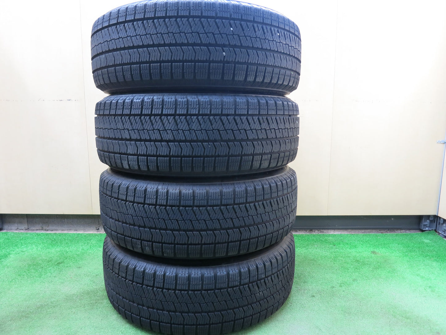 [送料無料]バリ溝！19年！9.5分★スタッドレス 215/60R16 ブリヂストン ブリザック VRX2 JOKER weds ジョーカー 16インチ PCD114.3/5H★3030404ヒス